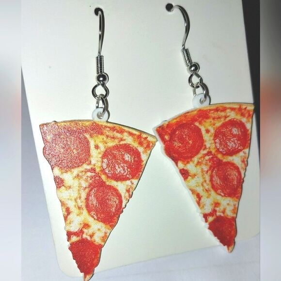 Super cute pepperoni pizza slice earrings - Picture 4 of 7